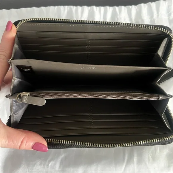 Coach Gramercy Signature Stitch  OP Art Accordion Zip Wallet Rare - Picture 6 of 6